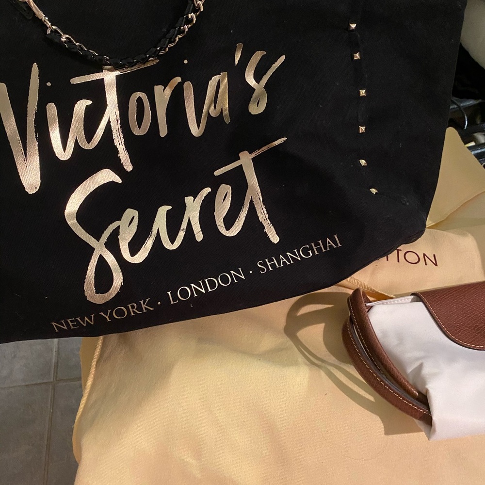 VS black tote bag